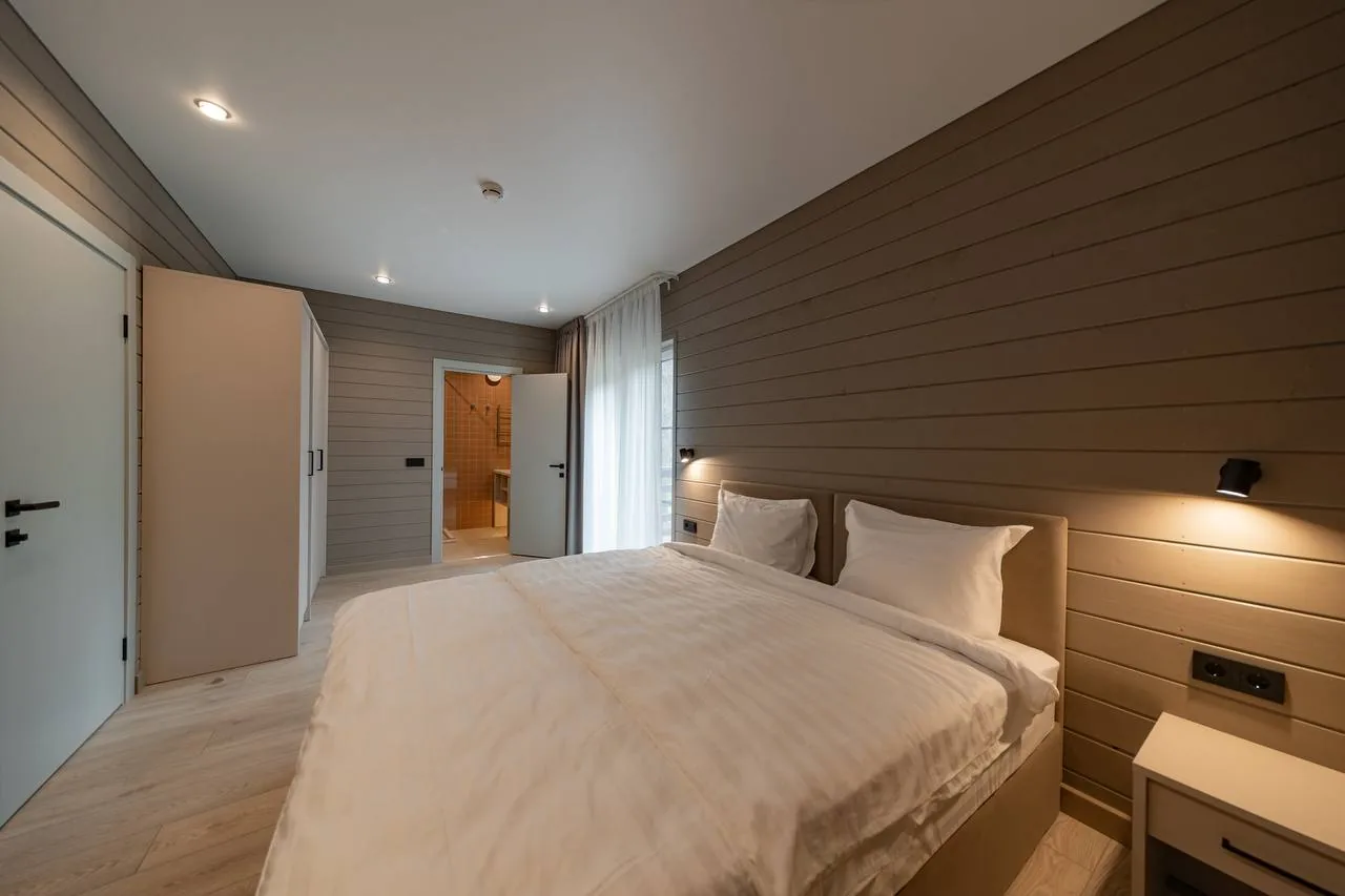 interior bedroom 6