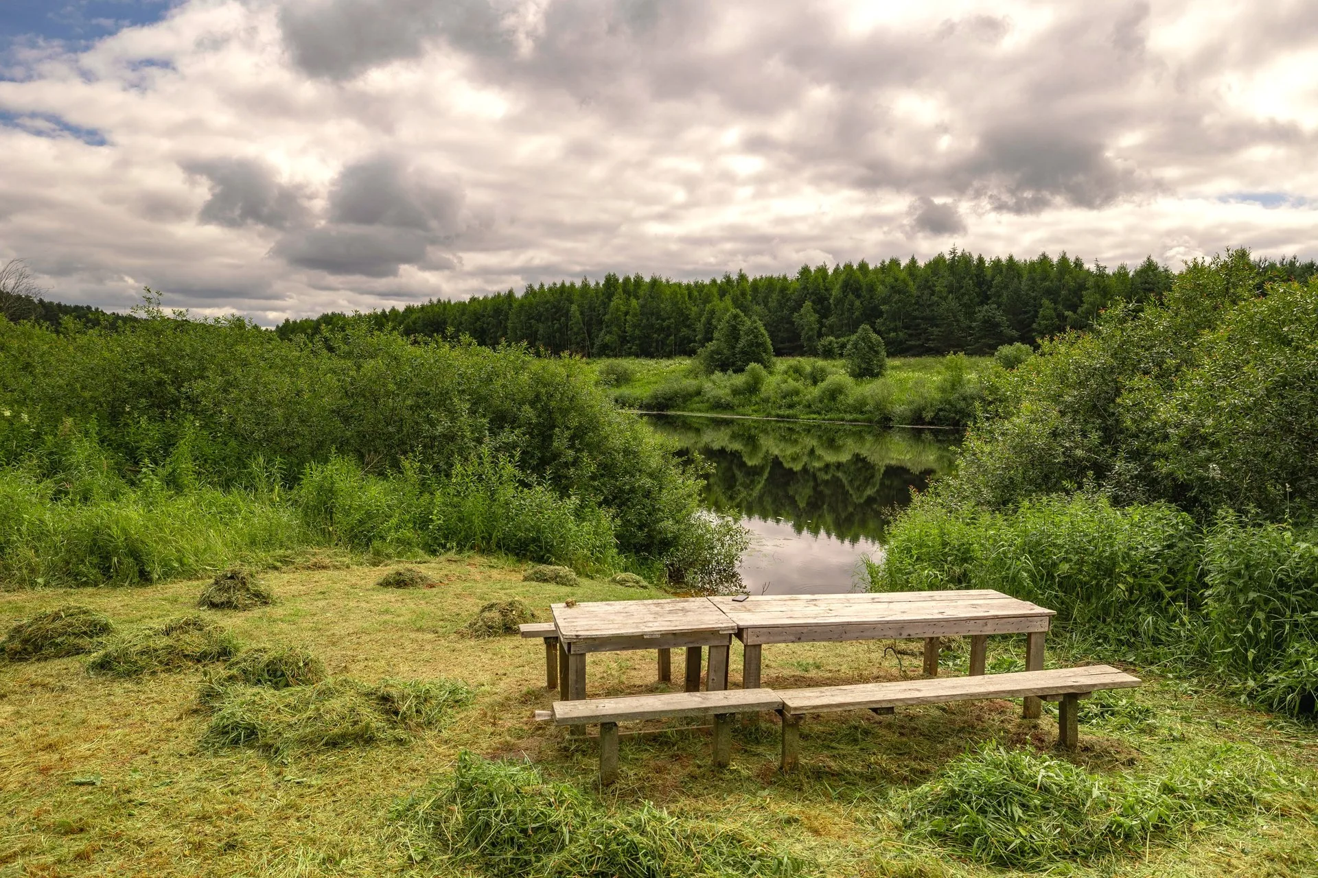 picnic table pond